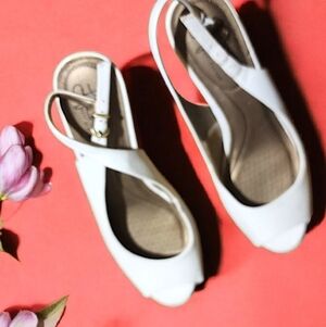 Life Stride White Peep-Toe Slingback Pump Sandals